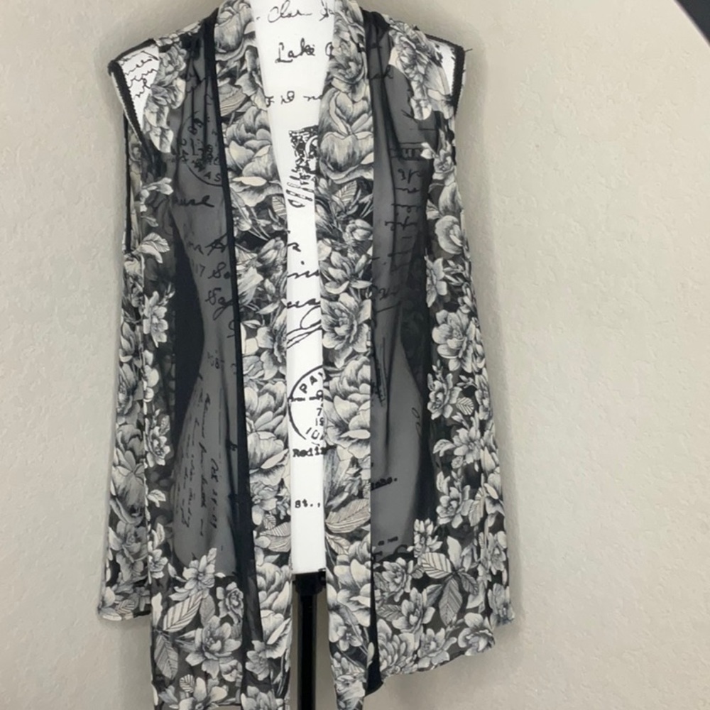 483 - Susan Graver NWOT Black/White Polyester Sheer Vest, Size Medium